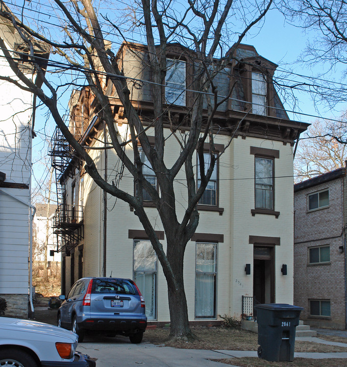 2541 Hackberry St in Cincinnati, OH - Foto de edificio