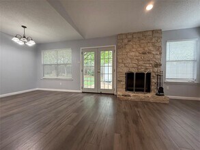 4902 Ganymede Dr in Austin, TX - Foto de edificio - Building Photo