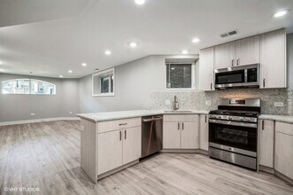 5915 N Artesian Ave in Chicago, IL - Building Photo - Building Photo