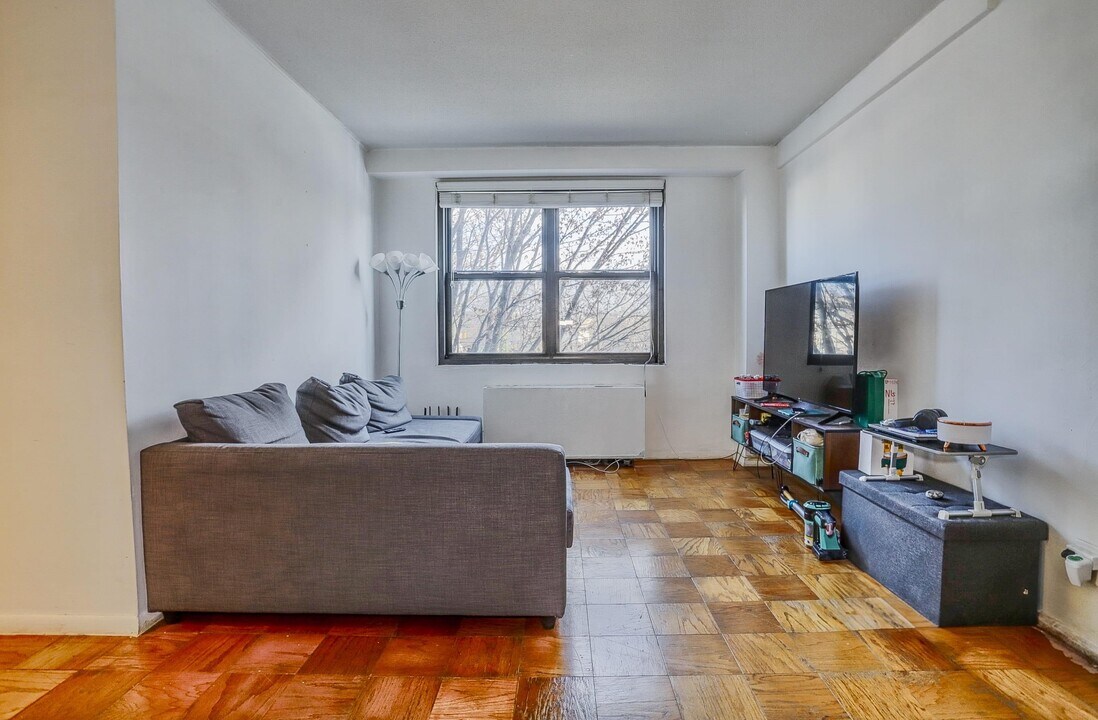 201 St Pauls Ave in Jersey City, NJ - Building Photo