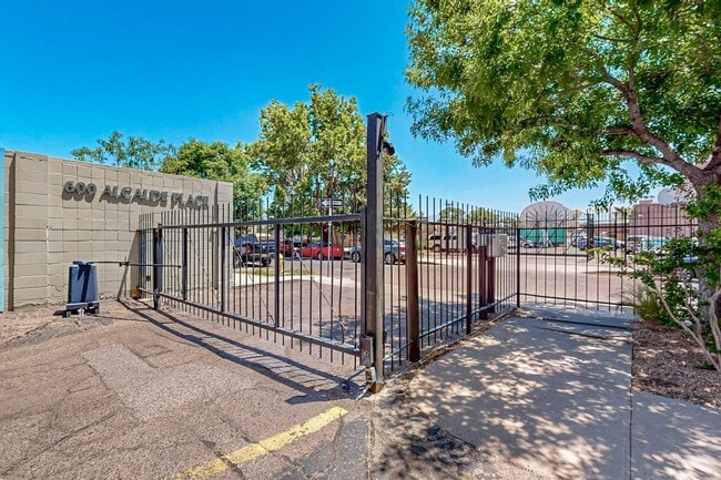 600 Alcalde Pl SW in Albuquerque, NM - Building Photo - Building Photo