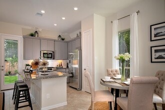 215 Moon Dance Ct in Conroe, TX - Foto de edificio - Building Photo
