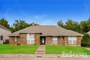 528 Renee Ln in Desoto, TX - Building Photo