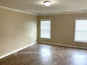 6324 Stonelake Dr SW in Atlanta, GA - Foto de edificio - Building Photo