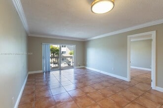 7701 Camino Real in Miami, FL - Building Photo - Building Photo