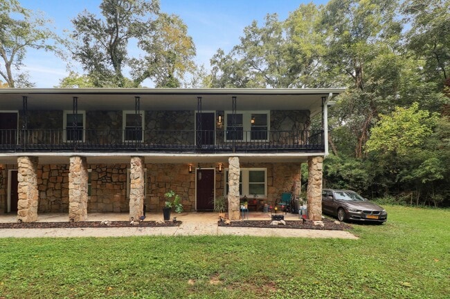 723 Ford Pl, Unit B in Scottdale, GA - Building Photo - Building Photo