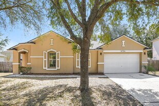 9726 Hazel Lake Dr in Jacksonville, FL - Building Photo