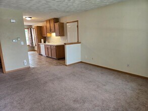 5563 Stockton Dr in Rockford, IL - Building Photo - Building Photo