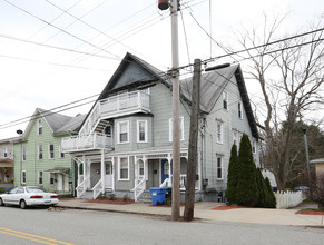 112-114 Mckinley Ave in Norwich, CT - Building Photo - Building Photo