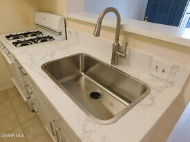 6213 Whitsett Ave in Los Angeles, CA - Building Photo