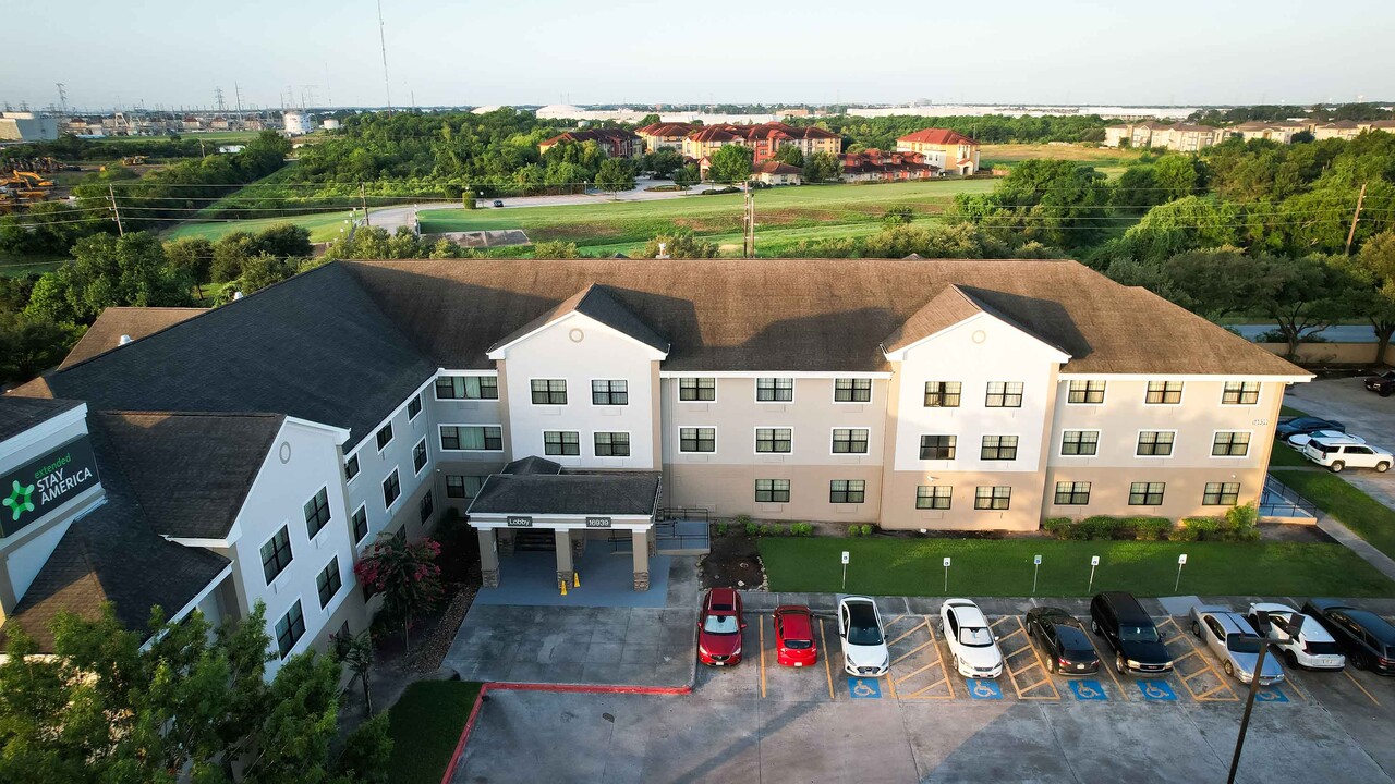 Furnished Studio-Houston - Willowbrook - H in Houston, TX - Foto de edificio