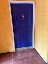 4627 Finley Ave, Unit #101 in Los Angeles, CA - Foto de edificio - Building Photo