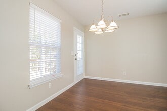702 Holland Ridge Dr in La Vergne, TN - Building Photo - Building Photo