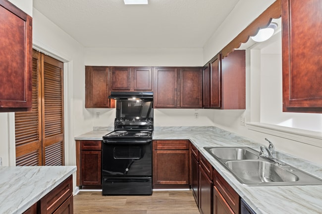 Fairfax Manor Townhomes in Memphis, TN - Foto de edificio - Building Photo