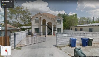 409 N Mendiola Ave in Laredo, TX - Building Photo