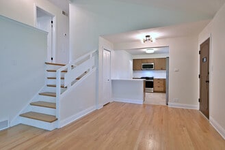 6750 N Kostner Ave in Lincolnwood, IL - Building Photo - Building Photo