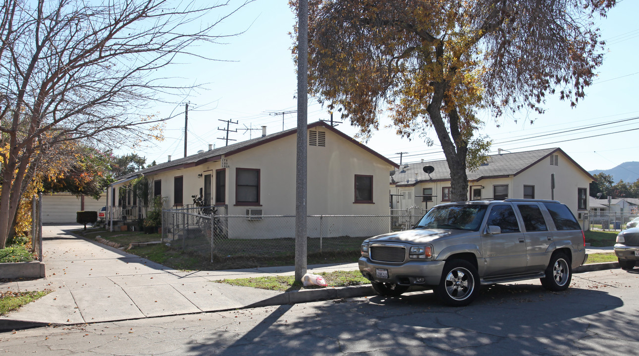 820 S Lake St in Burbank, CA - Foto de edificio