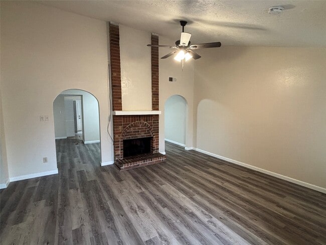 9606 Benthos Dr in Houston, TX - Building Photo - Building Photo