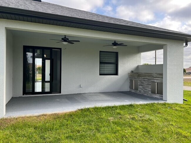 2218 Embers Pkwy W in Cape Coral, FL - Building Photo - Building Photo
