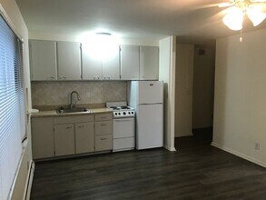 1936 Ford Parkway in St. Paul, MN - Building Photo - Interior Photo