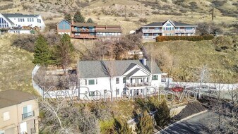 1559 Oak Cliff Dr in Provo, UT - Building Photo