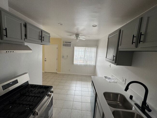 6633 Woodley Ave