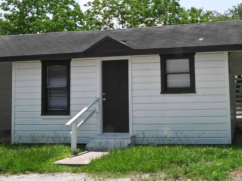 732 1st St N-Unit -44 in Texas City, TX - Building Photo