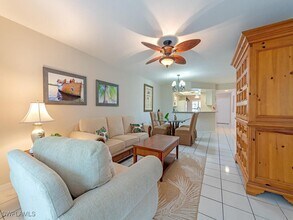 773 Wiggins Lake Dr in Naples, FL - Foto de edificio - Building Photo