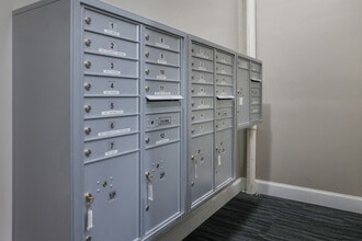 20 Locust St in Danvers, MA - Foto de edificio - Interior Photo