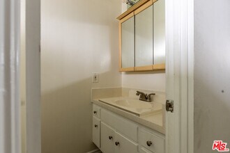 11133 Rose Ave in Los Angeles, CA - Building Photo - Building Photo