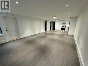 947 Forest Hills Dr in North Vancouver, BC - Building Photo - Building Photo