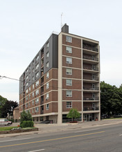 490 Eglinton Avenue East in Toronto, ON - Building Photo - Building Photo