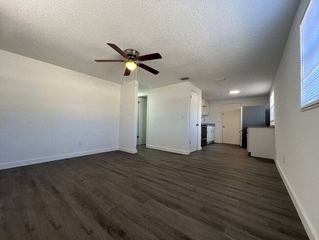 9321 Goldenrod Rd in Thonotosassa, FL - Building Photo - Building Photo