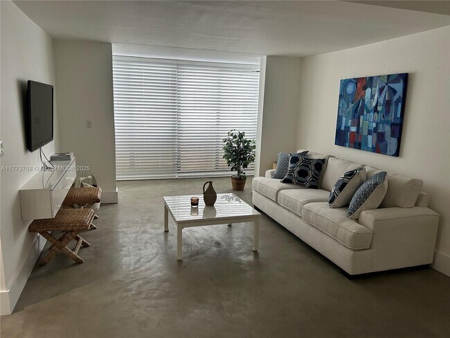 250 Galen Dr in Key Biscayne, FL - Building Photo - Building Photo