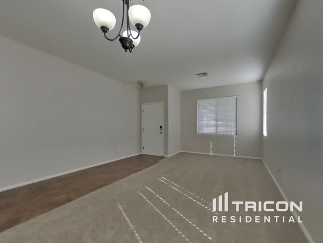 8809 W Gardenia Ave in Glendale, AZ - Building Photo - Building Photo