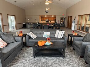 Country Park in Oshkosh, WI - Foto de edificio - Building Photo