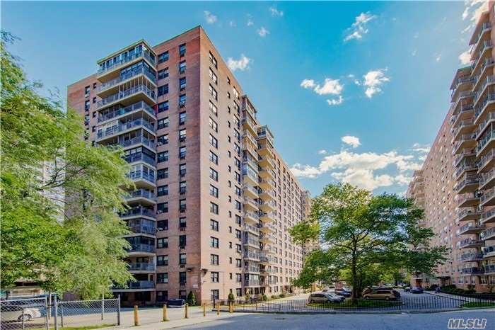 42-55 Colden St in Queens, NY - Building Photo