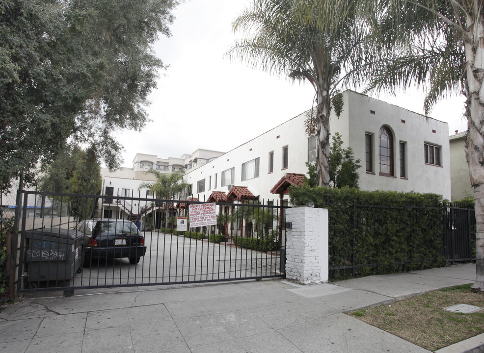 1725 N Bronson Ave in Los Angeles, CA - Foto de edificio