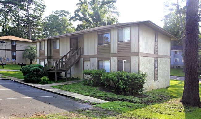 732 Pointe Ct in Tallahassee, FL - Building Photo - Building Photo