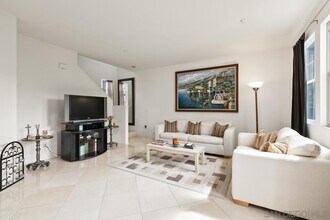 16915 Hutchins Landing in San Diego, CA - Building Photo - Building Photo