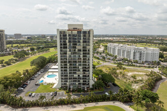 Washington Tower in West Palm Beach, FL - Foto de edificio - Building Photo