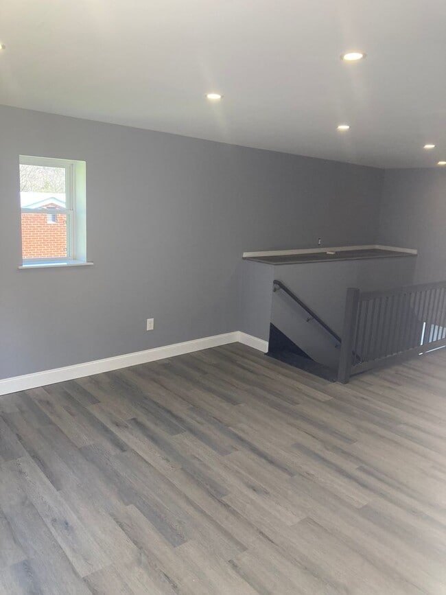 property at 1910 Fox Chapel Rd