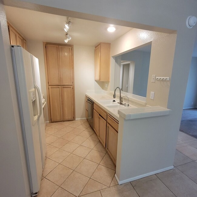 2323 Martinique Ln in Oxnard, CA - Building Photo - Building Photo