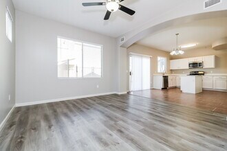 7010 S 41st Dr in Phoenix, AZ - Building Photo - Building Photo