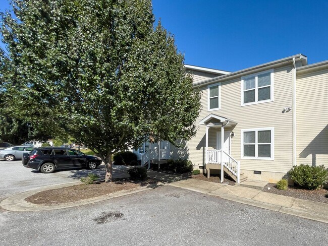 406 Villas Ct in Asheville, NC - Building Photo - Building Photo