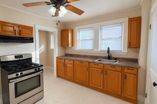 183 Willis Ave, Unit 2 in Medford, MA - Building Photo