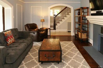 7104 Clayton Rd in Richmond Heights, MO - Building Photo - Building Photo