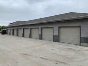 Creekside Apartments in York, NE - Building Photo - Building Photo