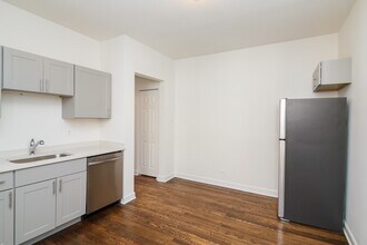 6581 N Lakewood Ave in Chicago, IL - Building Photo - Building Photo