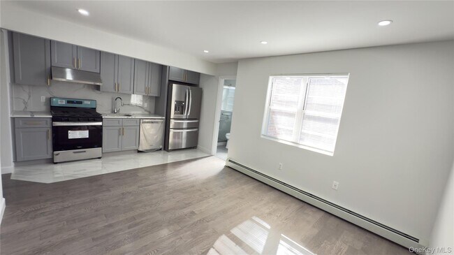 175-02 Jewel Ave in Queens, NY - Foto de edificio - Building Photo